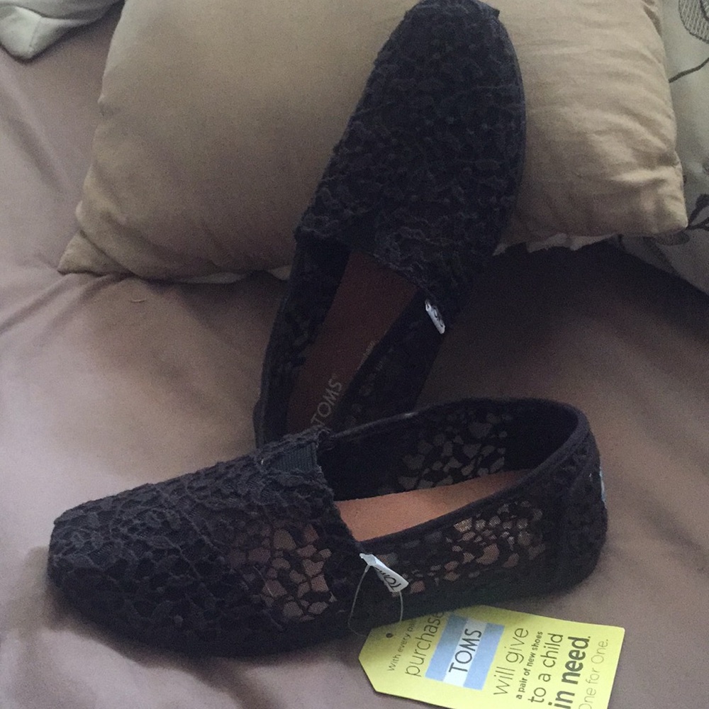 Tom’s Classic Black Lace Leaves size 6